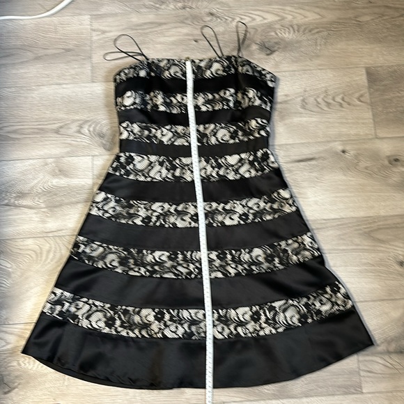 Beautiful Max and Cleo cocktail dress. Excellent condition. Elegant details. - Picture 6 of 6